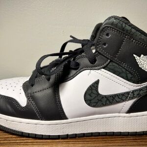 Air Jordan 1 Mid se(gs) with box